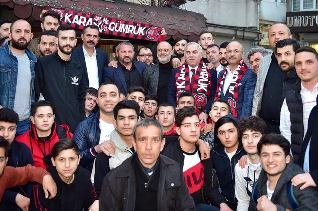 Karagümrükspor taraftarları, Fatih Belediye Başkan adayı Ergün Turan’ı coşkuyla karşıladı