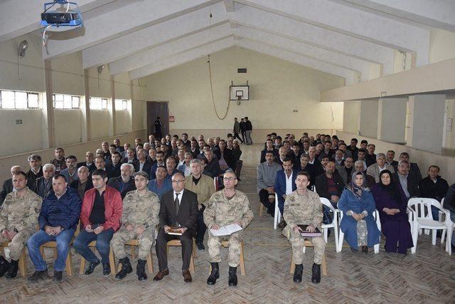 Palu’da, muhtar adaylarıyla seçim güvenliği toplantısı