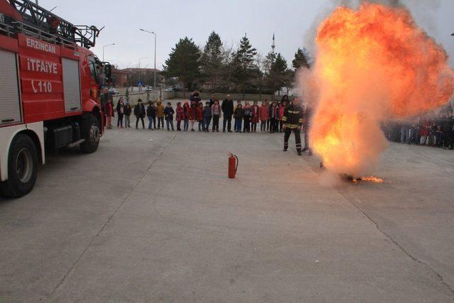 İtfaiye ekiplerinden yangın ve deprem tatbikatı