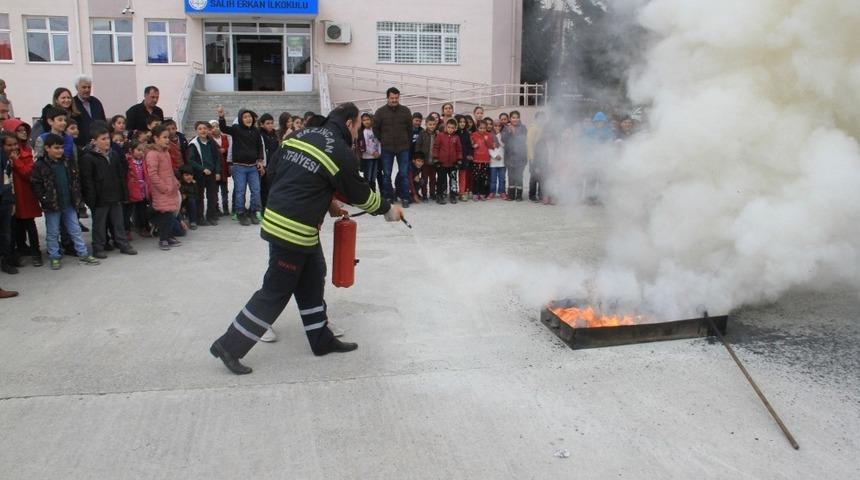 İtfaiye ekiplerinden yangın ve deprem tatbikatı