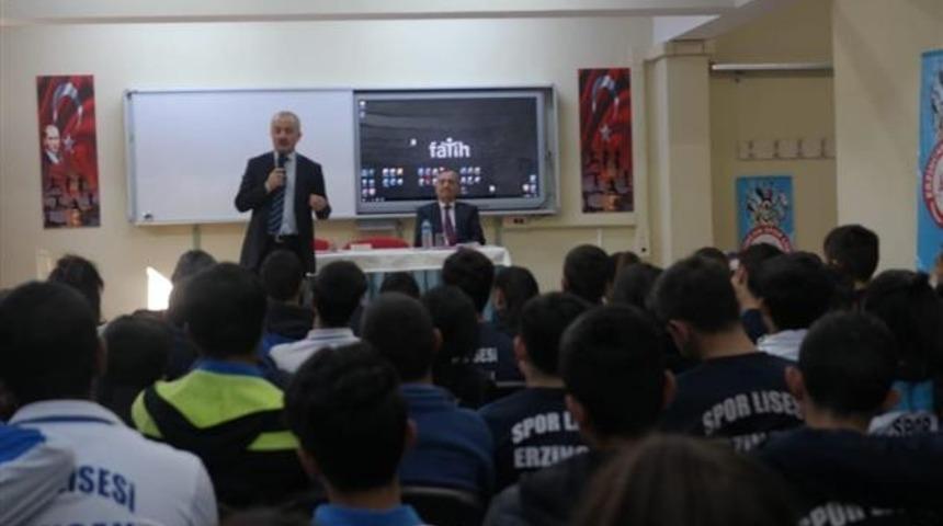 Bağımlılık ve &ccedil;evreye duyarlılık konusunda seminer d&uuml;zenlendi