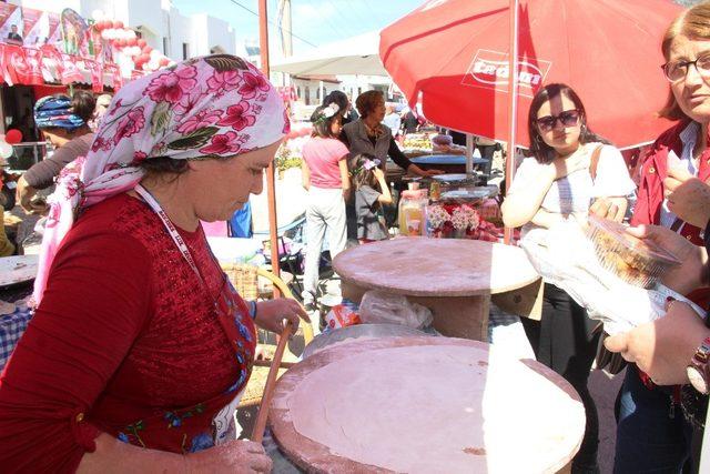 Halk oyunları yarışmasına girecek Karya Çiçekleri için kolları sıvadılar