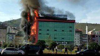 Üniversite kampüsünde yangın! 