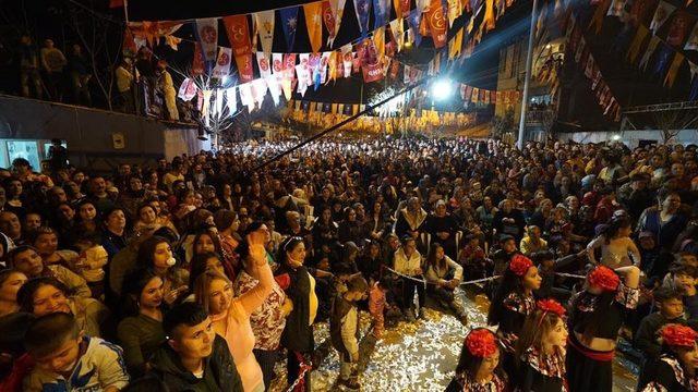 Menemenliler Roman konserinde buluştu