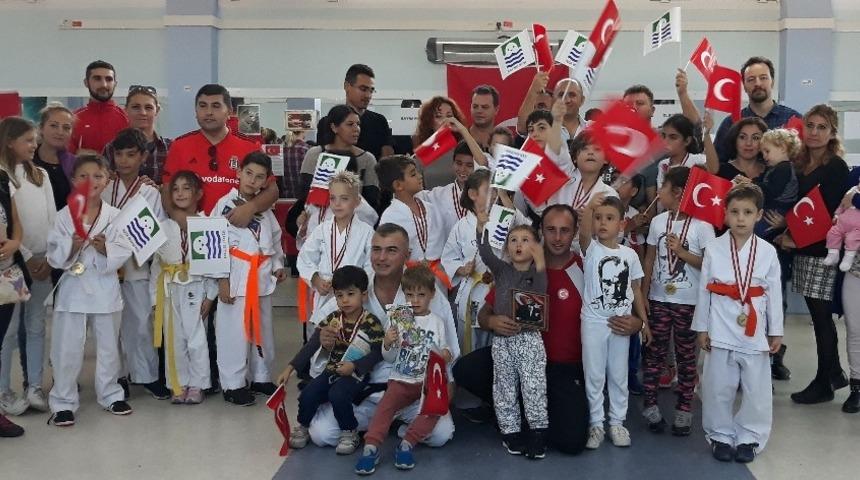 Fo&ccedil;a&rsquo;lı sporcuların terfi sevinci