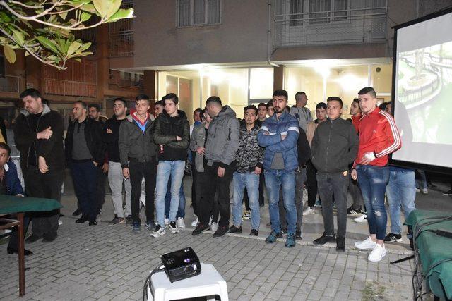 Manisaspor taraftarlarından Başkan Çelik’e sevgi gösterisi