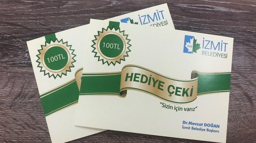 İzmit Belediyesi&rsquo;nin &ouml;ğrencilere eğitim desteği s&uuml;r&uuml;yor