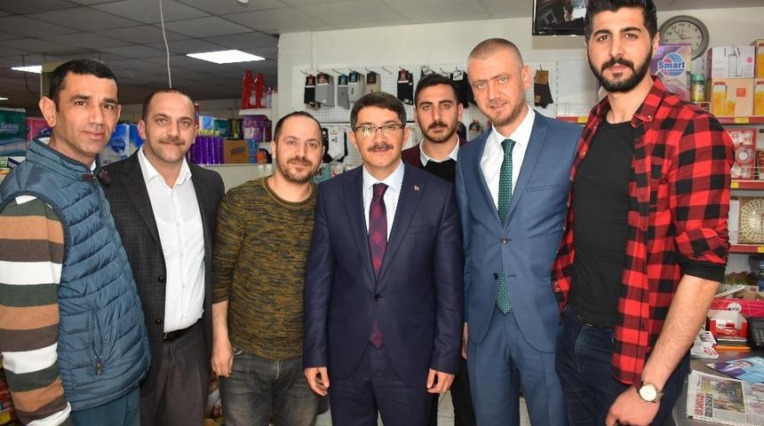 Başkan &Ccedil;elik &uuml;&ccedil; mahallede esnafları dinledi