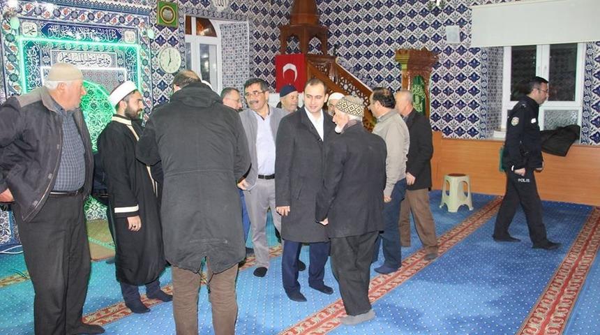 Sabah namazını k&ouml;ylerde kılıp oda k&uuml;lt&uuml;r&uuml;yle &ccedil;orba i&ccedil;iyor