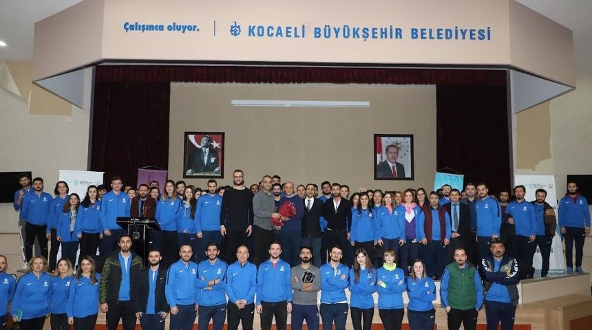 B&uuml;y&uuml;kşehir&rsquo;den spor okulları personeline hizmet i&ccedil;i eğitim
