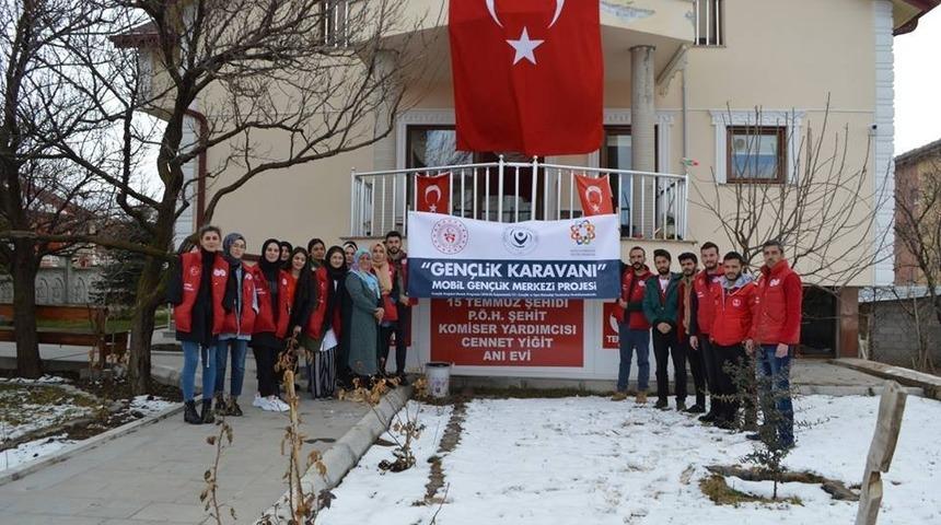 Gen&ccedil;lik Kervanı k&ouml;y yollarında