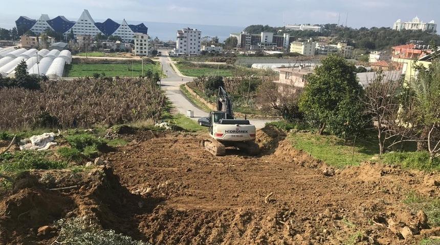 Alanya&rsquo;nın mahallelerinde yol &ccedil;alışmaları devam ediyor