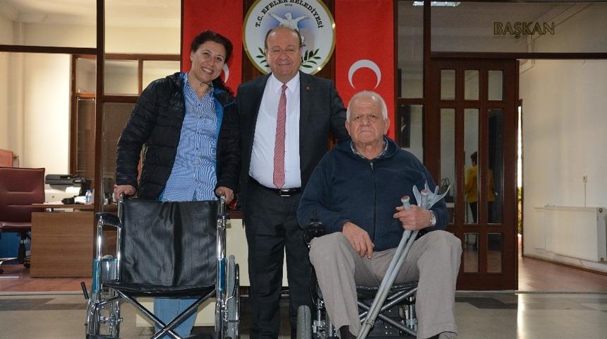 Başkan &Ouml;zakcan 2 engelli vatandaşı daha sevindirdi