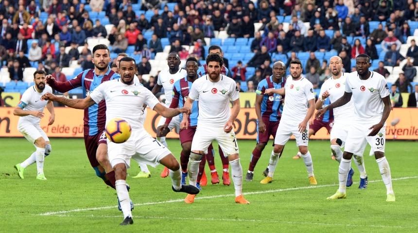 Trabzonspor sahasında kolay geçit vermiyor