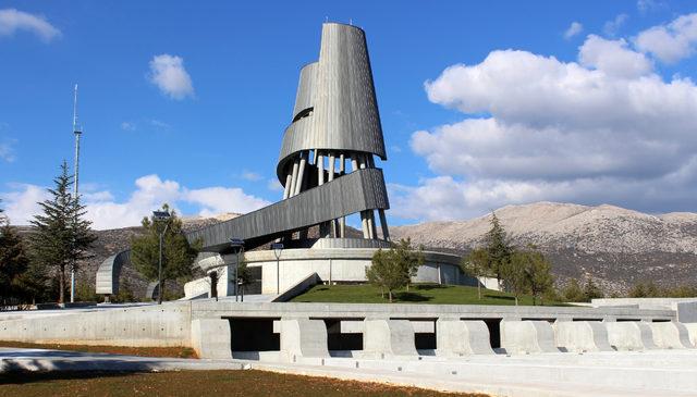 S&uuml;leyman Demirel in anıt mezarı bitme aşamasında 2