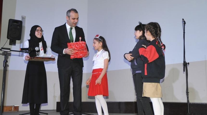 İstiklal Marşı&rsquo;nın kabul&uuml;n&uuml;n 98. yılı