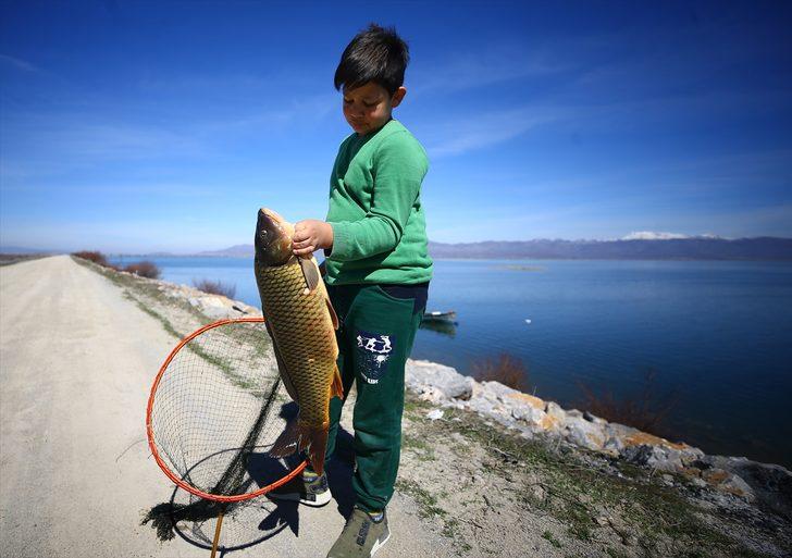 Göl sularının yükselmesi balıkçıların yüzünü güldürdü  G1