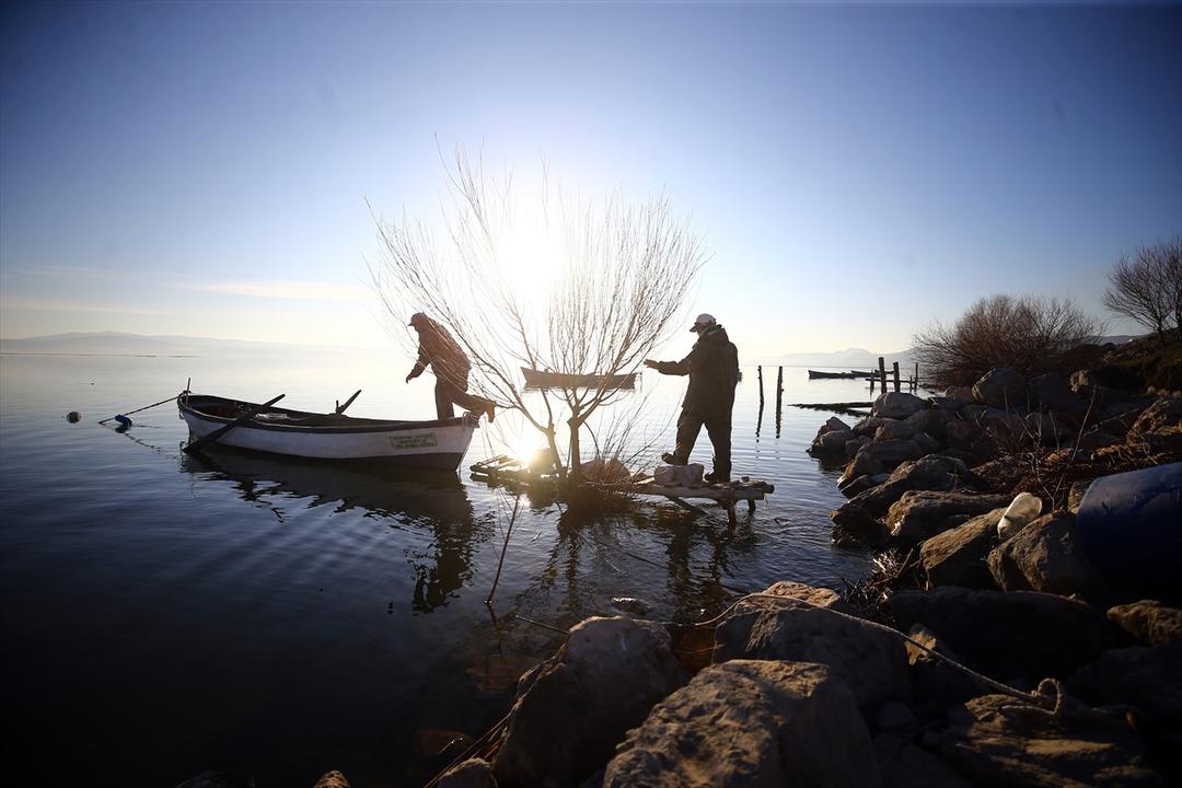 G&ouml;l sularının y&uuml;kselmesi balık&ccedil;ıların y&uuml;z&uuml;n&uuml; g&uuml;ld&uuml;rd&uuml; 
