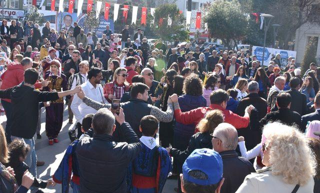 19 Mayıs Meydanı’na el ele, omuz omuza açılış