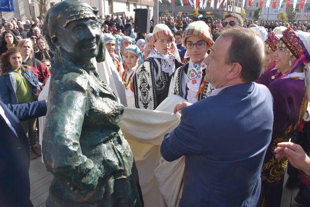 19 Mayıs Meydanı’na el ele, omuz omuza açılış