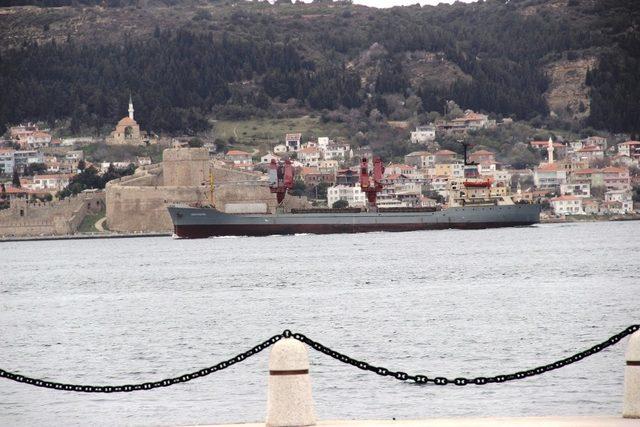 Rus askeri kargo gemisi Çanakkale Boğazı’ndan geçti