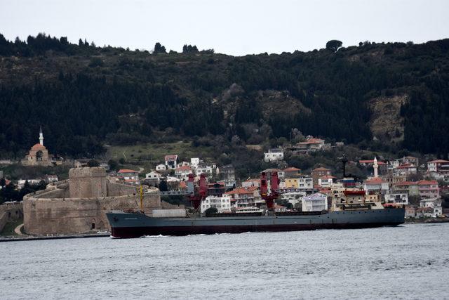 Rus askeri kargo gemisi, Çanakkale Boğazı'ndan geçti