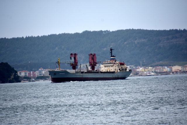 Rus askeri kargo gemisi, Çanakkale Boğazı'ndan geçti