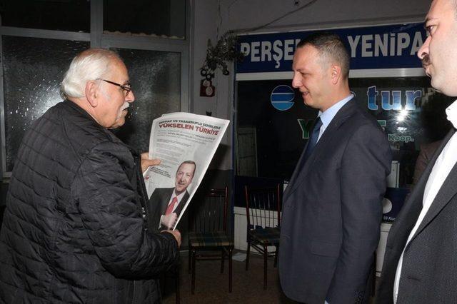 Dr. Ömer Selim Alan, 467 Evler pazarında bez torba hediye etti