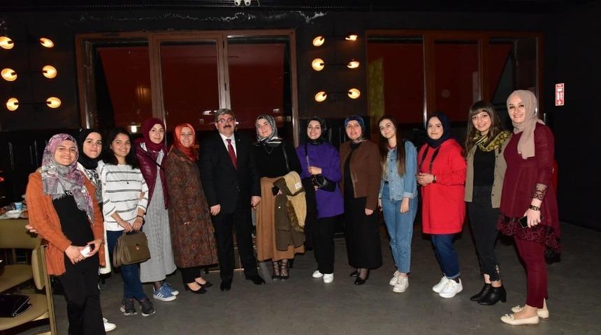 Başkan Can gen&ccedil;lerle bir araya geldi