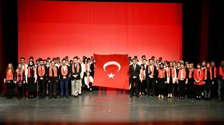 İstiklal Marşı&rsquo;nın kabul&uuml;n&uuml;n 98. yılı kutlandı