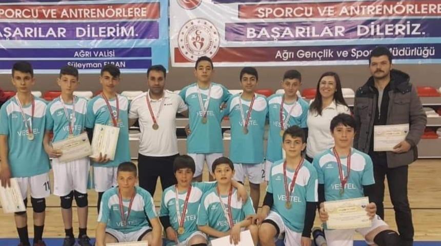 Okul sporlarında Aşkale&rsquo;nin b&uuml;y&uuml;k başarısı