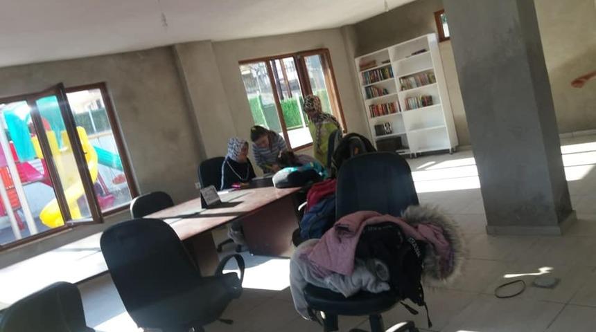 Vezirhan&rsquo;da gen&ccedil;ler i&ccedil;in mahalle konağında k&uuml;t&uuml;phane ve okuma salonu oluşturuldu