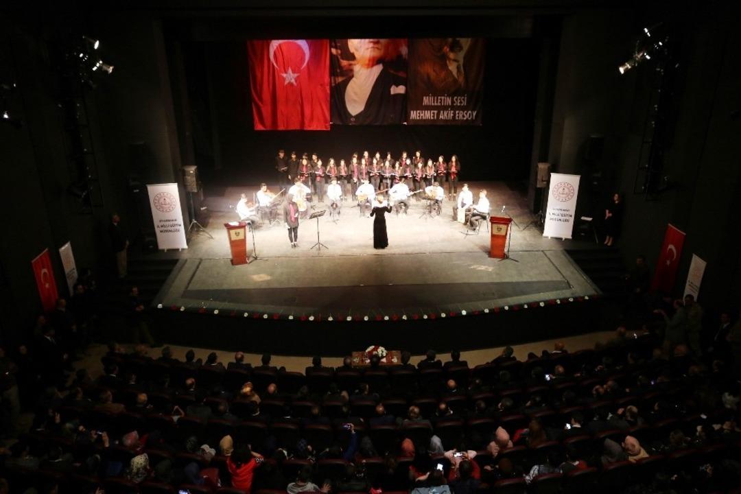 Diyarbakır&rsquo;da İstiklal Marşı&rsquo;nın kabul&uuml; ve Mehmet Akif Ersoy&rsquo;u anma etkinliği