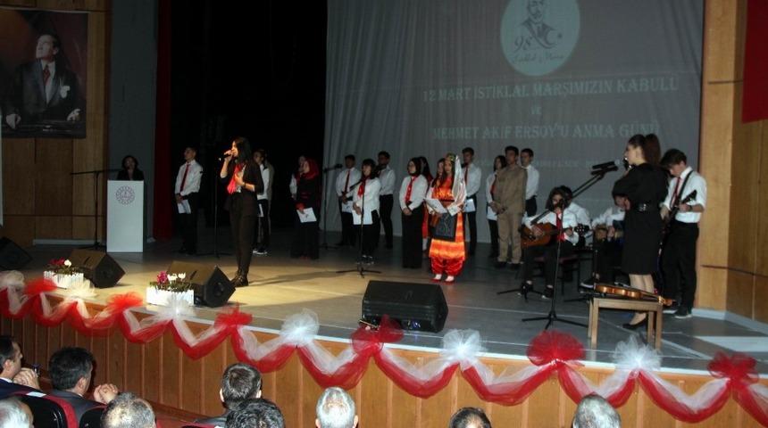 Mehmet Akif Ersoy İstiklal Marşı&rsquo;nın kabul&uuml;n&uuml;n yıld&ouml;n&uuml;m&uuml;nde anıldı