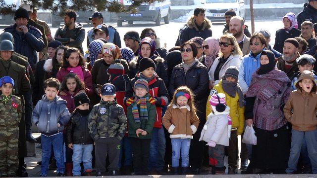 Erzurum'da kurtuluşun 101'inci yıl dönümüne paramotorlu kutlama