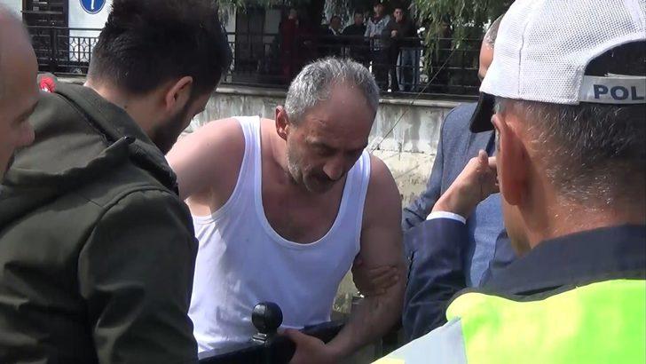 Nehir korkuluklarından kendini bırakmak istedi! Korkunç anlar böyle sona erdi G2