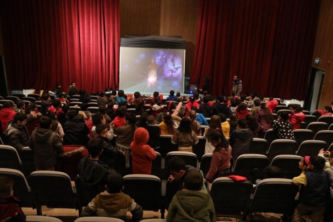 İpekyolu&rsquo;nda &ldquo;Meraklı Tilki ve Arkadaşları&rdquo; g&ouml;sterisi