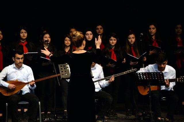 İstiklal Marşı'nın 10 kıtasını ezbere okuyan minikler duygulandırdı