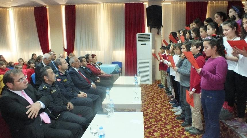 Kaş&rsquo;ta İstiklal Marşı&rsquo;nın kabul&uuml;n&uuml;n 98&rsquo;inci yıld&ouml;n&uuml;m&uuml;