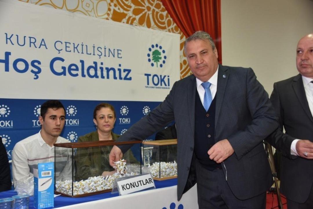 Yunusemre TOKİ&rsquo;de hak sahiplerinin daireleri belirlendi