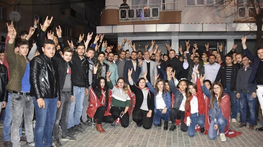 Başkan Kale, gen&ccedil;lerin desteğini aldı