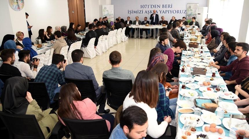 Başkan Pekyatırmacı: "Geleceğin T&uuml;rkiye&rsquo;si gen&ccedil;lerle g&uuml;zel olacak"