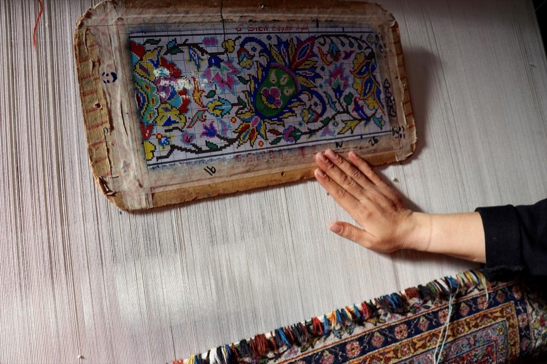 Siparişleri 32 yıl &ouml;nce verilen halıları dokuyorlar