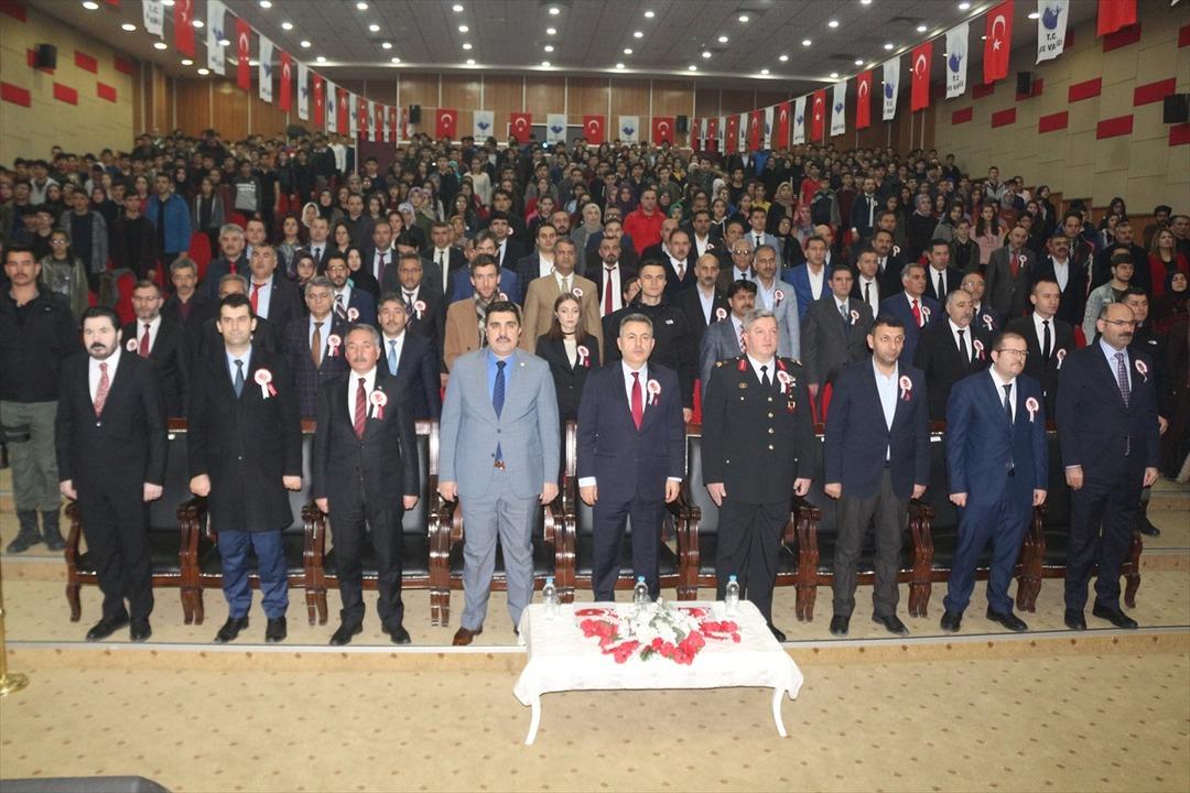 İstiklal Marşı'nı okuyan Afgan &ouml;ğrenci duygulandırdı