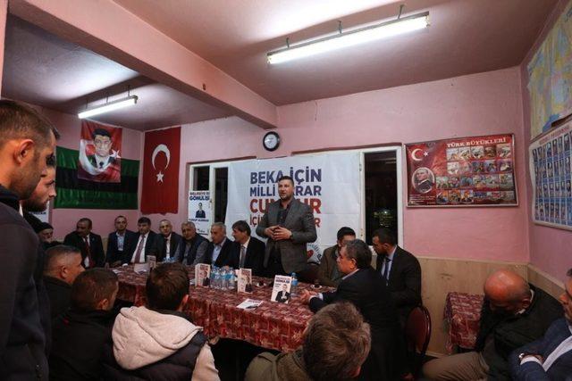 Gençler başkandan saha istedi