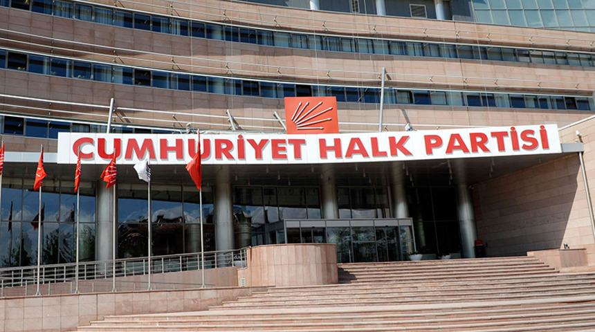 İzmir Bayraklı'da 800 AK Partili istifa ederek CHP'ye geçti