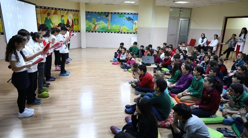 B&uuml;y&uuml;kşehirin &ouml;ğrencileri, Mehmet Akif&rsquo;i Andı