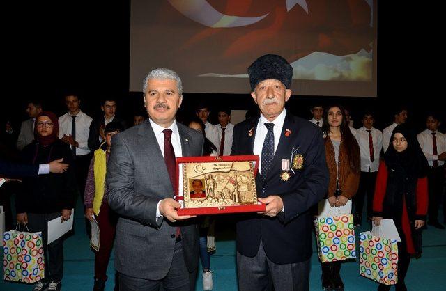 Kırşehir’de  ’Milletin Sesi Mehmet Akif Ersoy’ temalı tiyatro gösterimi yapıldı