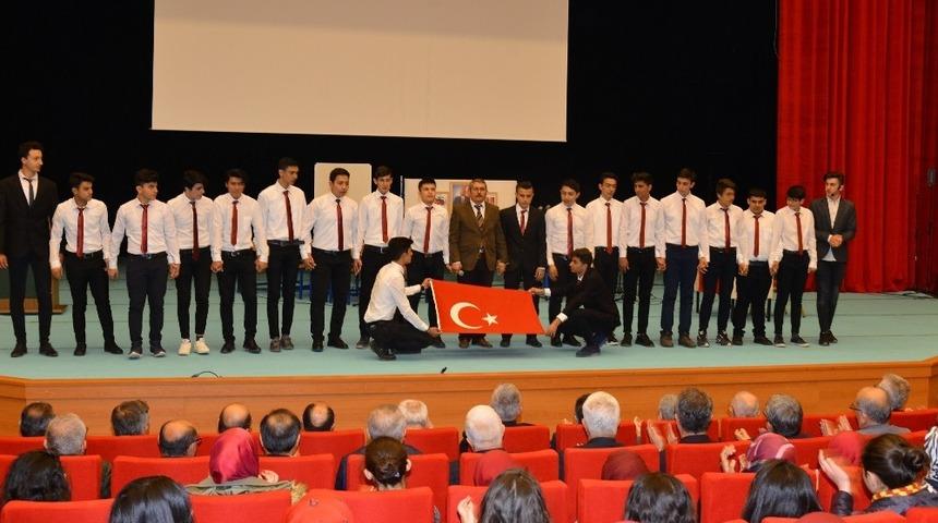 Kırşehir&rsquo;de  &rsquo;Milletin Sesi Mehmet Akif Ersoy&rsquo; temalı tiyatro g&ouml;sterimi yapıldı