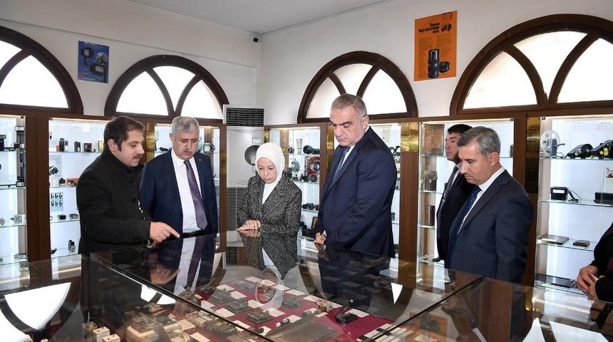 Bakan Ersoy Sanat Sokağınnda